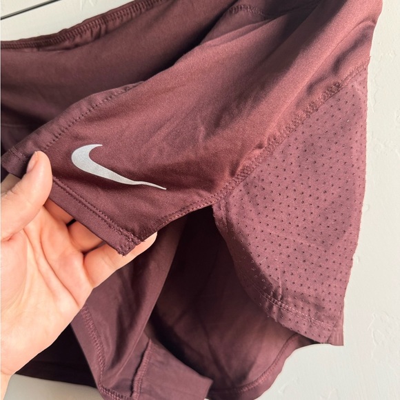 Nike Brown Athletic Shorts Lightweight Design - Picture 4 of 7